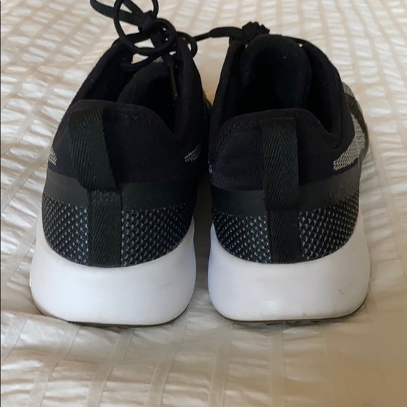 Nike zoom dynamic trainers. Black, white, and grey - Picture 10 of 11